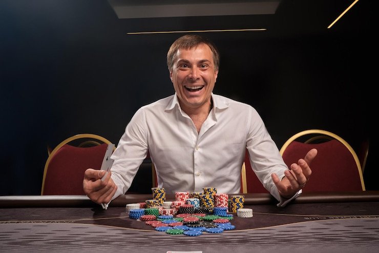Antarmuka permainan poker di platform ligacuan dengan meja taruhan dan chip virtual